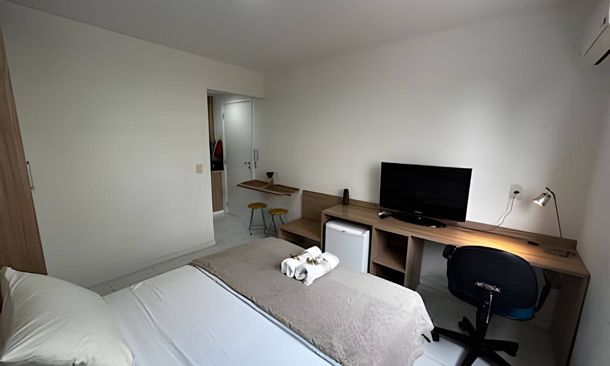 Jacarepagua House | Suite with mini kitchen and pool