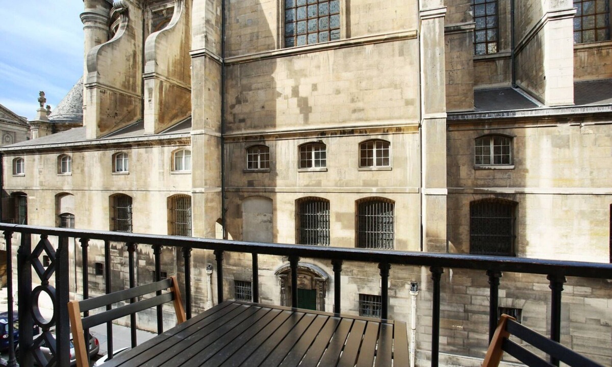 Les Halles Apartment | Sumptuous Apartment Louvre Museum Concorde