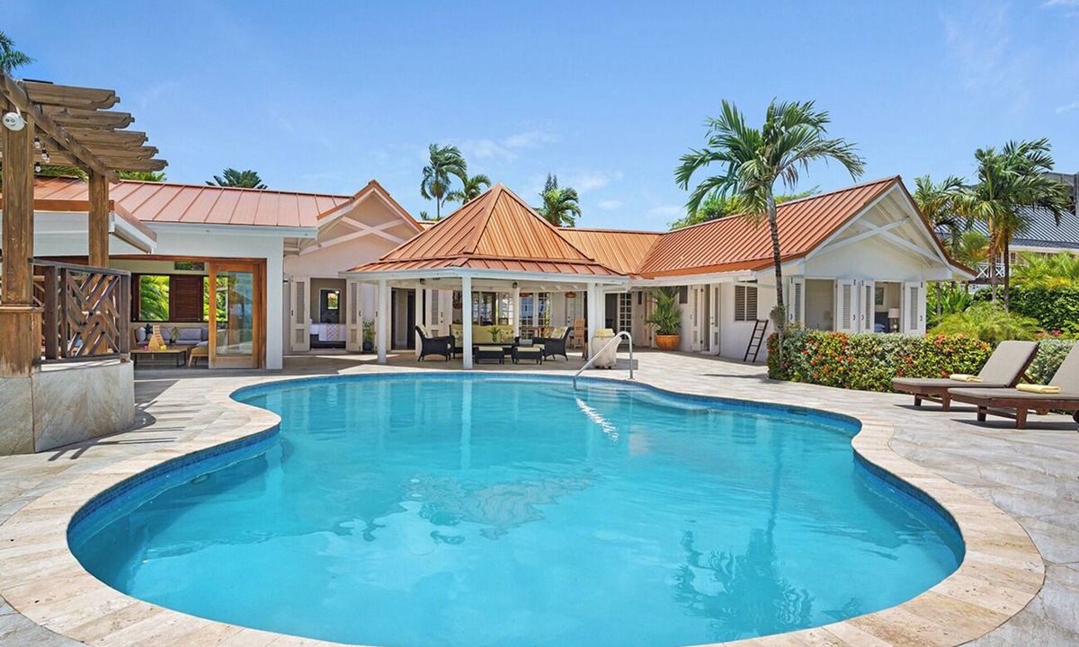Runaway Bay Villa | Sunspot Villa 4 BEDROOMS Runaway Bay, North Coast Beach