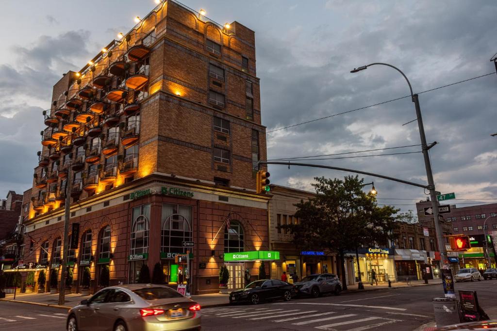 Borough Park Hotel | The Avenue Plaza