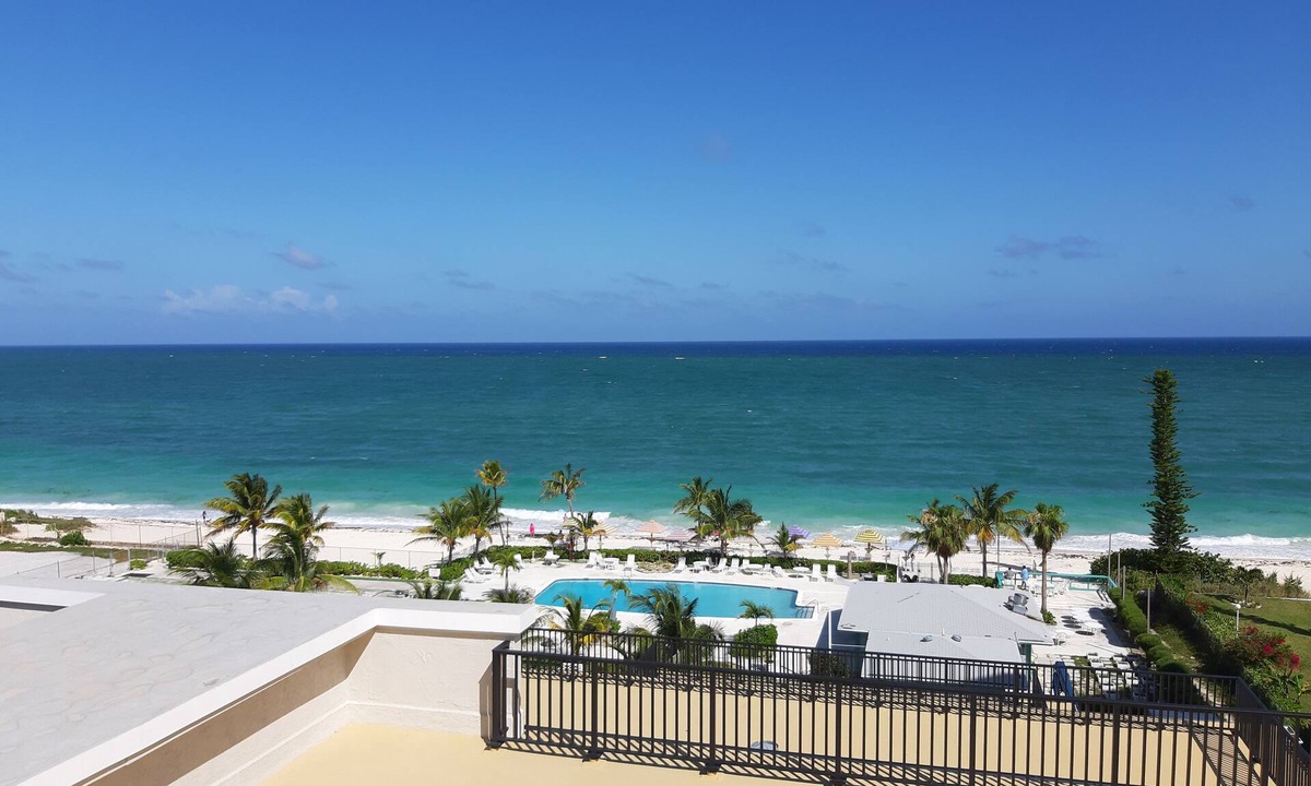 Freeport Apartment | The Lookout - Coral Beach