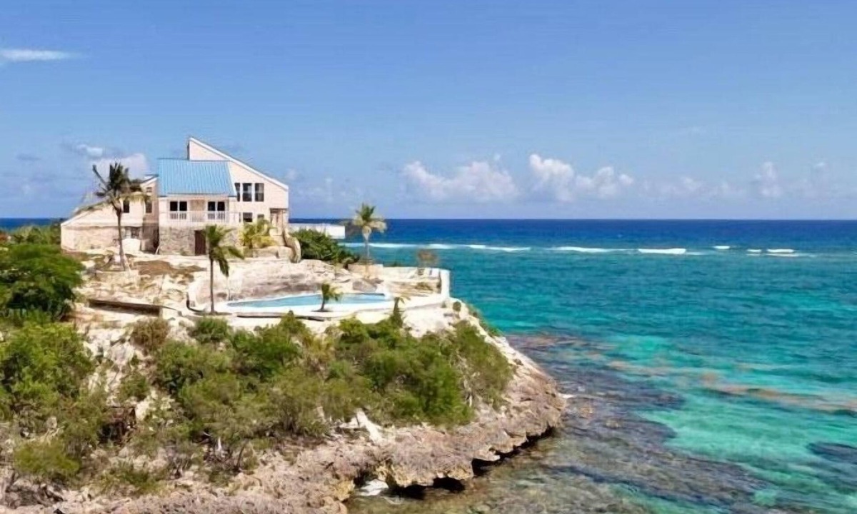 Port Howe House | THE POINT HOUSE, OCEANFRONT, PRIVATE POOL, 5 ocean view bedrooms