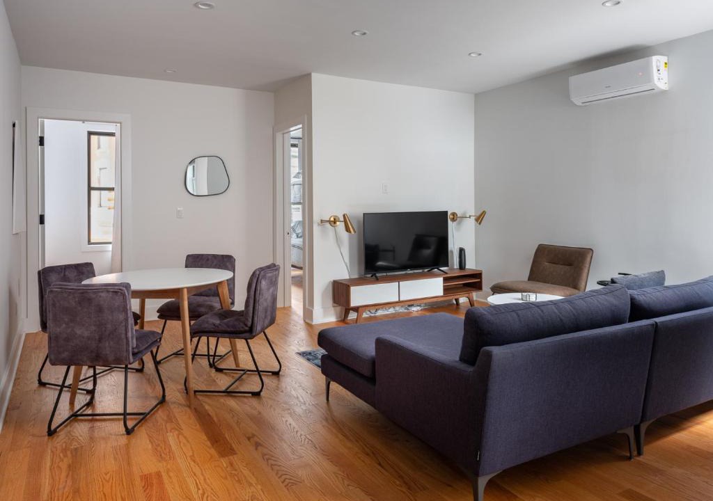 Greenpoint Apartment | Three Bedroom Brooklynite Suite!