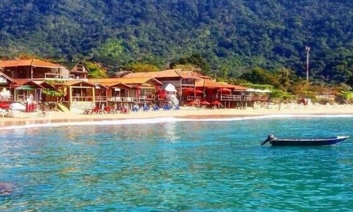 Trindade House | TRINITY - SEAFRONT - FOOT IN THE SAND - 11 PEOPLE