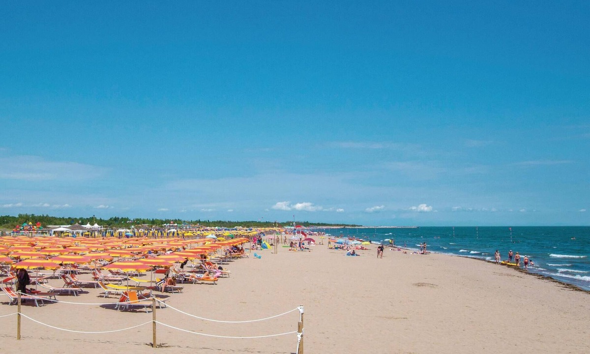 Rosolina Mare Apartment | Vacation apartment on the second floor of a building, 200 meters from the sea.