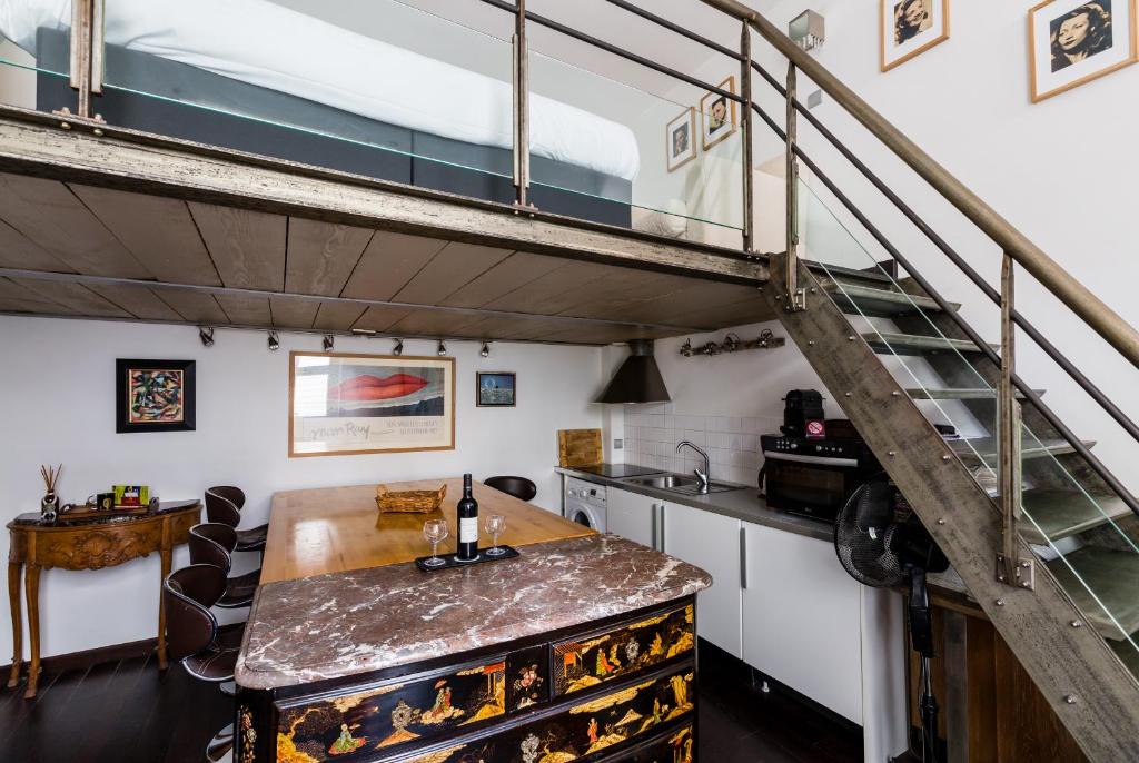 Odeon Apartment | Veeve - Heart of Saint Germain