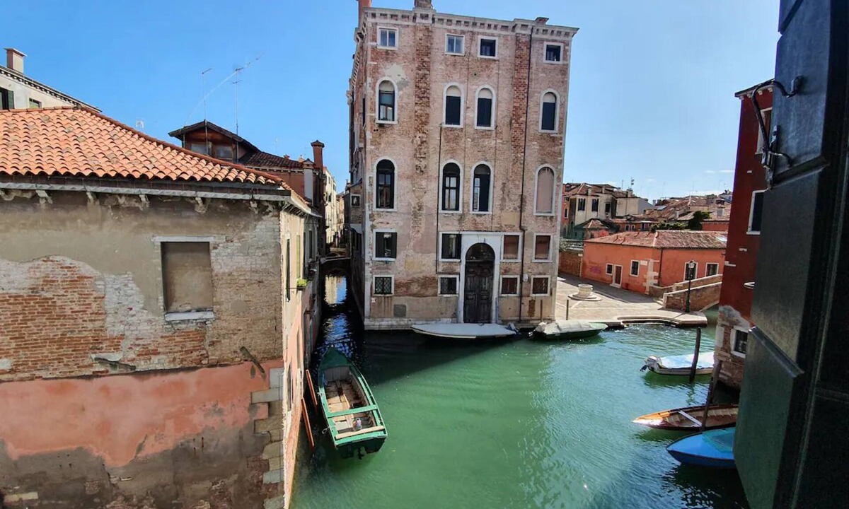 San Polo Apartment | VENICE SANCTUARY: 4-BEDROOM APARTMENT, CENTRAL, CANAL VIEWS WITH 2 TERRACE