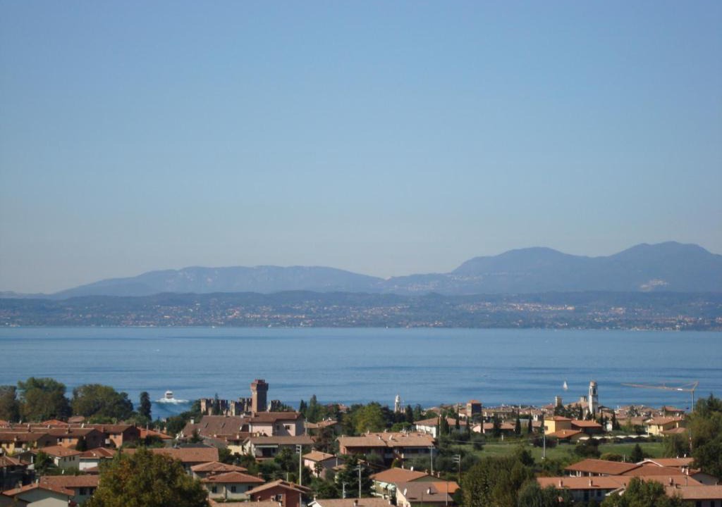 Montioni Villa | Villa d'epoca sul Lago di Garda con piscina interna e parco con laghetto