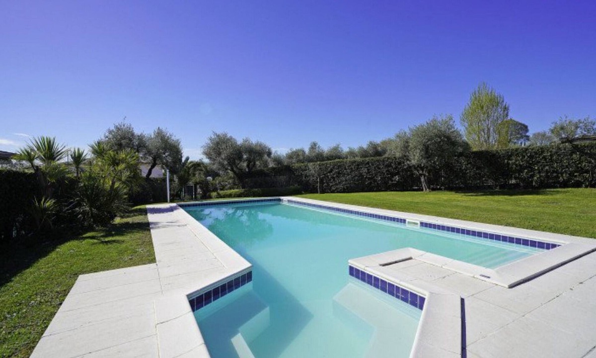Portese Villa | Villa Giuseppe | 4 Bedrooms | Private Pool, Garden & Barbecue | Spacious Living Areas with Open Kitchens | San Felice del Benaco | Brescia | Italy