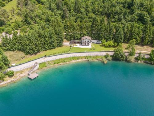 Pieve di Ledro Villa | Villa Ledro with Private Dock - Sauna - Hot Tub