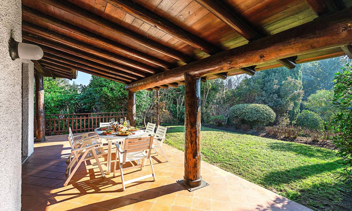 Moniga del Garda Villa | Villa Lidia con piscina by Wonderful Italy