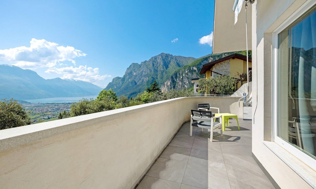 Tenno Villa | Villa 'Renè' with Private Terrace, Wi-Fi and Air Conditioning