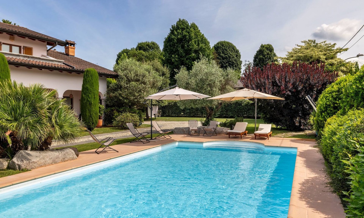 Brebbia Villa | Villa Rosa - Harmonious and Welcoming