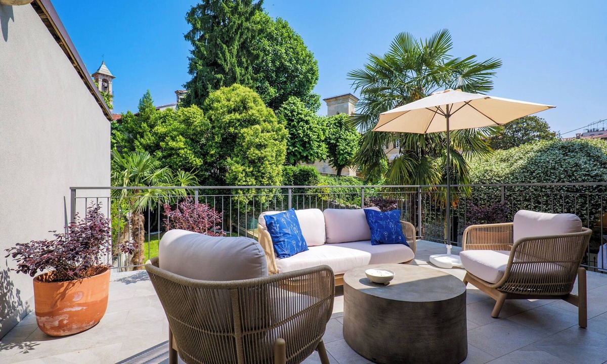 Intra House | Villetta Gialla by Lago Reisen
