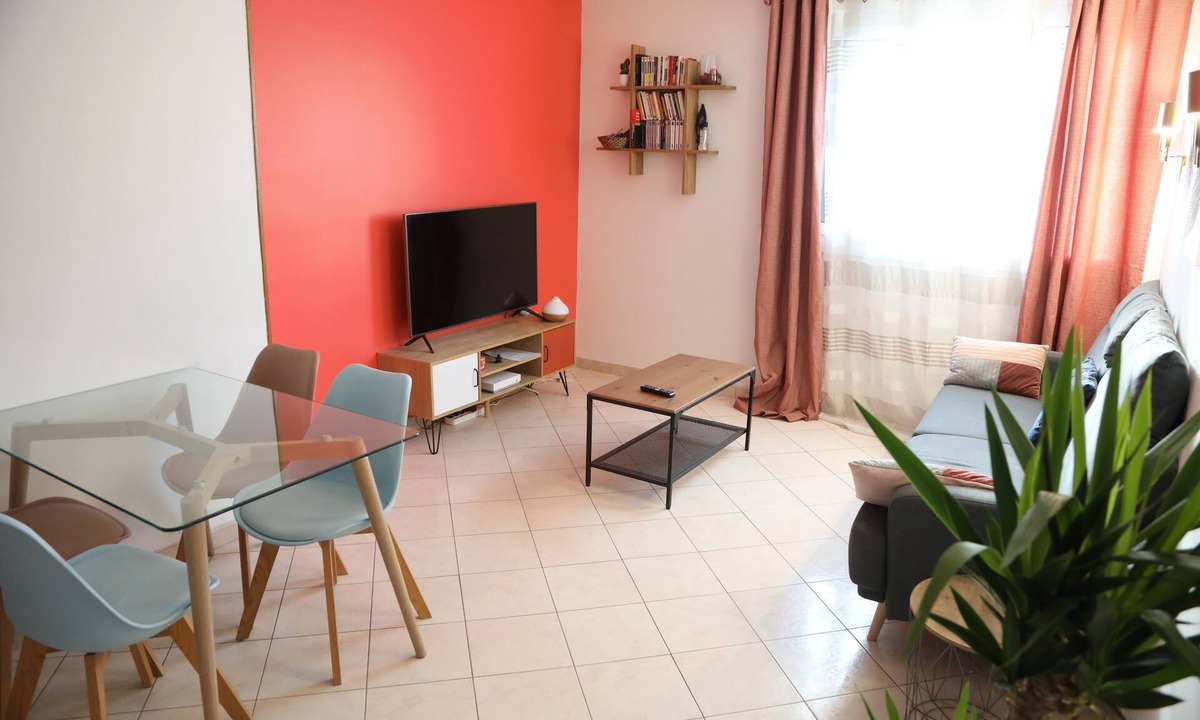 Antony Apartment | Warm, Calm Flat Near Orly Airport and Paris Center !
