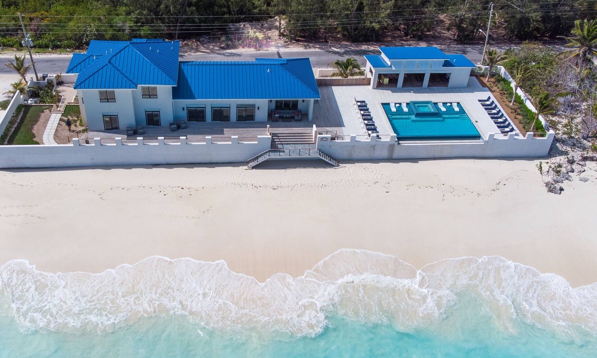 Tar Bay House | Welcome To Sandy Bum Relax In Luxury On Tar Bay Beach (6 Bedroom Listing)