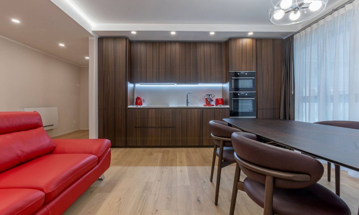 Ferrara Apartment | Well-kept 98m² apartment with refined design, ideal for couples, families, business trips or charming stays up to 4 guests, on the first floor of a renovated building with lift (NOT suitable for disabled guests).Located in Ferrara’s historic center (Z