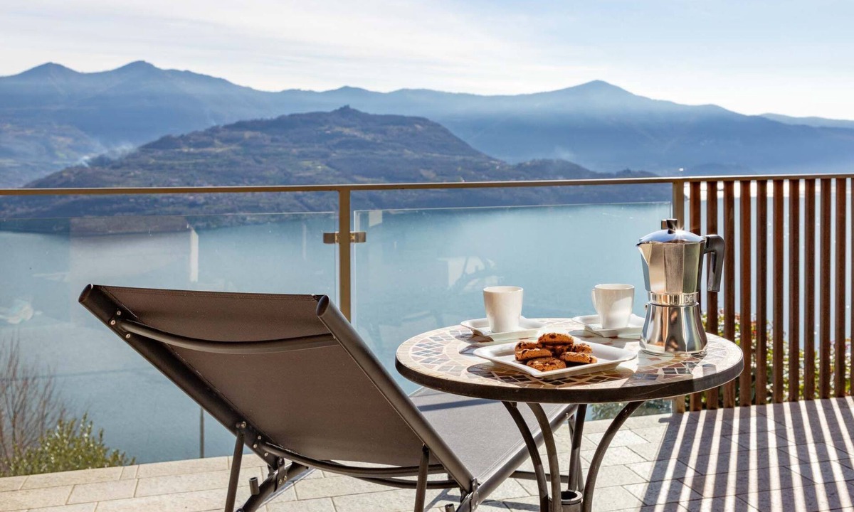 Parzanica Apartment | Wohnung 'Corinth' mit Gemeinschaftspool by Interhome