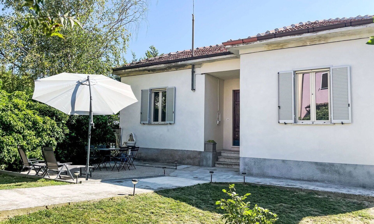 Castel Rocchero House | Wonderful private villa for 4 guests with WIFI, terrace, pets allowed and panoramic view