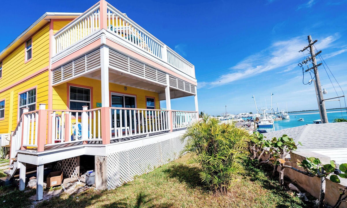 Spanish Wells House | Yellow Tail cottage with FREE Golf Cart