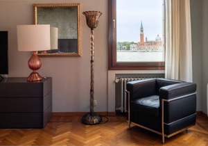 300 m² Apartment ∙ 3 bedrooms ∙ 6 guests