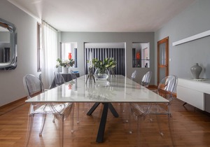 300 m² Apartment ∙ 3 bedrooms ∙ 6 guests