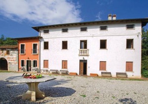 4 bedroom accommodation in Isola Vicentina VI
