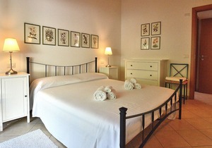 Apartment Bardino with Pool and Lake View