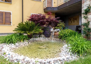 Apartment 'Bilocale La Perla 3' with Lake View, Garden & Wi-Fi