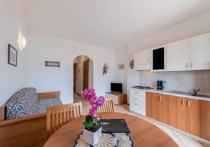 Apartment 'Bilocale La Perla 4' with Lake View, Garden & Wi-Fi