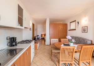Apartment 'Monolocale La Perla 1' with Lake View, Garden & Wi-Fi