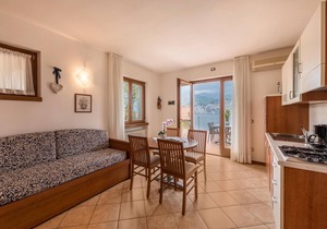 Apartment 'Monolocale La Perla 1' with Lake View, Garden & Wi-Fi