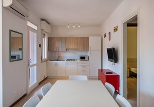 Apartment 'Villa Luca Trilocale 4' with Terrace, A/C and Wi-Fi