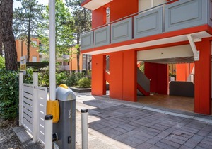 Apartment 'Villa Luca Trilocale 3' with Shared Pool and Terrace