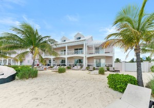Beachfront - White Sand - Turquoise Water - Pool