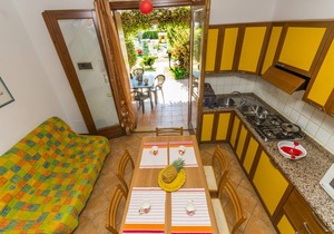 Borgo Stella Marina tree-room row villa with Wi-Fi and pool