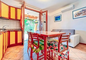 Borgo Stella Marina tree-room row villa with Wi-Fi and pool