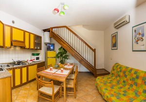 Borgo Stella Marina tree-room row villa with Wi-Fi and pool