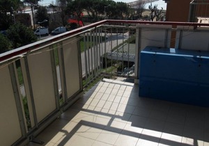 Bright and colorful studio with sea view