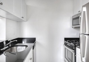 Bright UWS 1BR w/Gym, Elevator & DM, near Lincoln Center, by Blueground