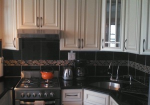 BROOKLYN'S HISTORIC BROWNSTONE STUDIO APARTMENT