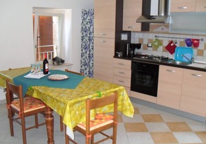Casa Silvia Charming furnished apartment for 4 pers. Torri del Benaco/Albisano.