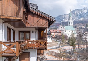 Cortina Lodge Stunning View R&R