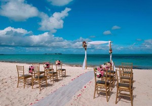 Courtyard by Marriott Nassau Downtown/Junkanoo Beach