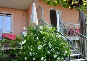 Da Costanza Montagna Primo Piano 5 with Mountain View, Pool, Wi-Fi, A/C & Garden; Pet-Friendly