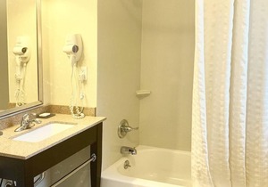Excellent Part of NY to Stay! 4 Elegant Units, Onsite Dining, Pet-friendly!