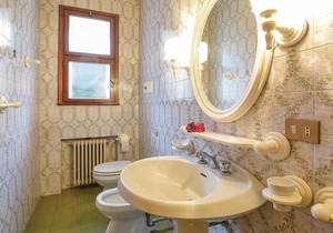 First floor vacation apartment in a country house from the 19th century, located on a hill with beau