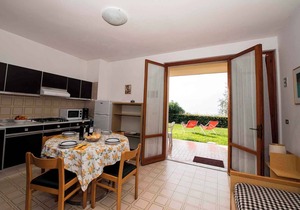 Holiday apartment with terrace and beautiful lake view