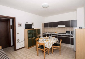 Holiday apartment with terrace and beautiful lake view