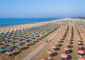 Holiday apartment 150 m from the beach